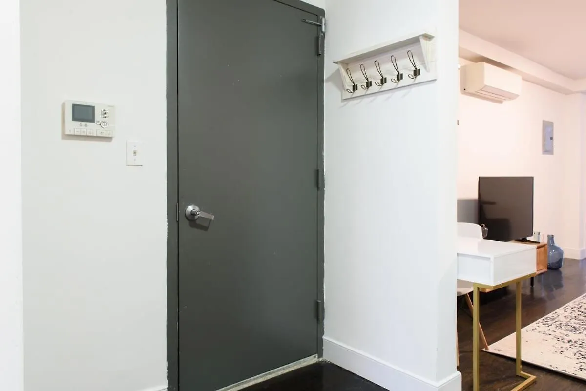 39-1 Renovated 3Br Apartment New York 0*,  United States